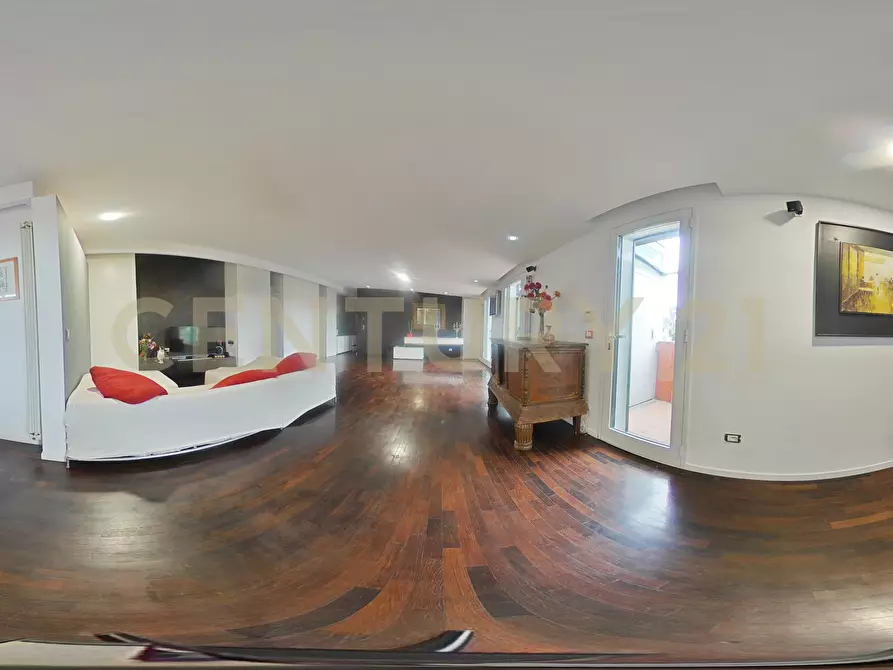 Immagine 67 di Attico in vendita  in Via Maria Gianni 85 a Catania