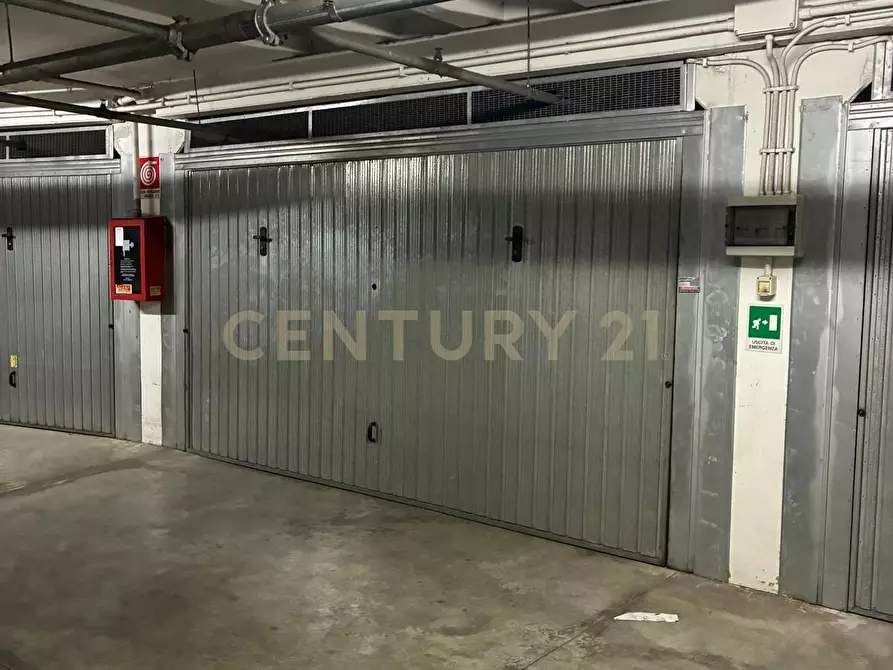 Immagine 2 di Garage in vendita  in Via Gorgona 1 a Roma