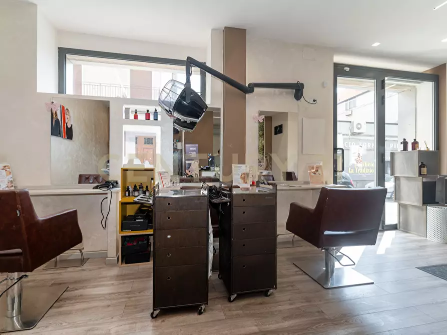 Immagine 18 di Locale commerciale in vendita  in Via del Bosco 163 a Catania