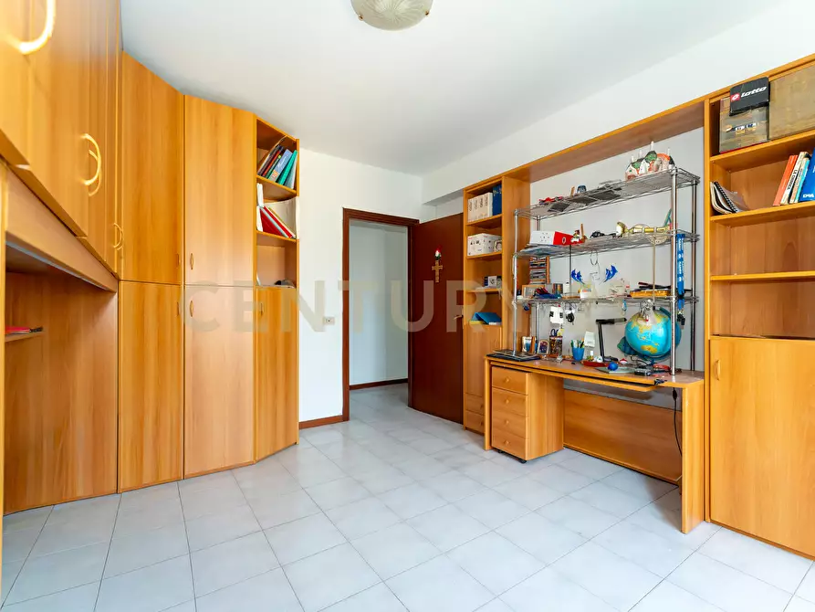 Immagine 30 di Quadrilocale in vendita  in Viale Librino 1 a Catania