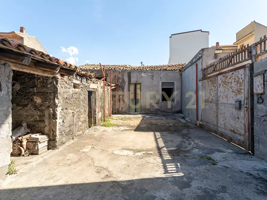 Immagine 1 di Casa indipendente in vendita  in Via San Martino 10 a Camporotondo Etneo