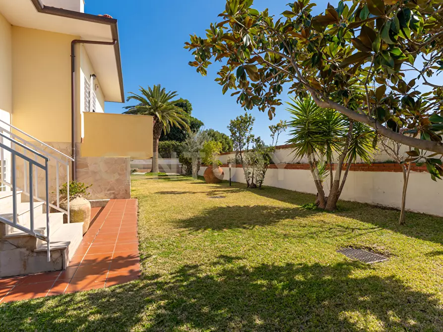 Immagine 30 di Villa in vendita  in Via Antonello da Messina 57 a Aci Castello