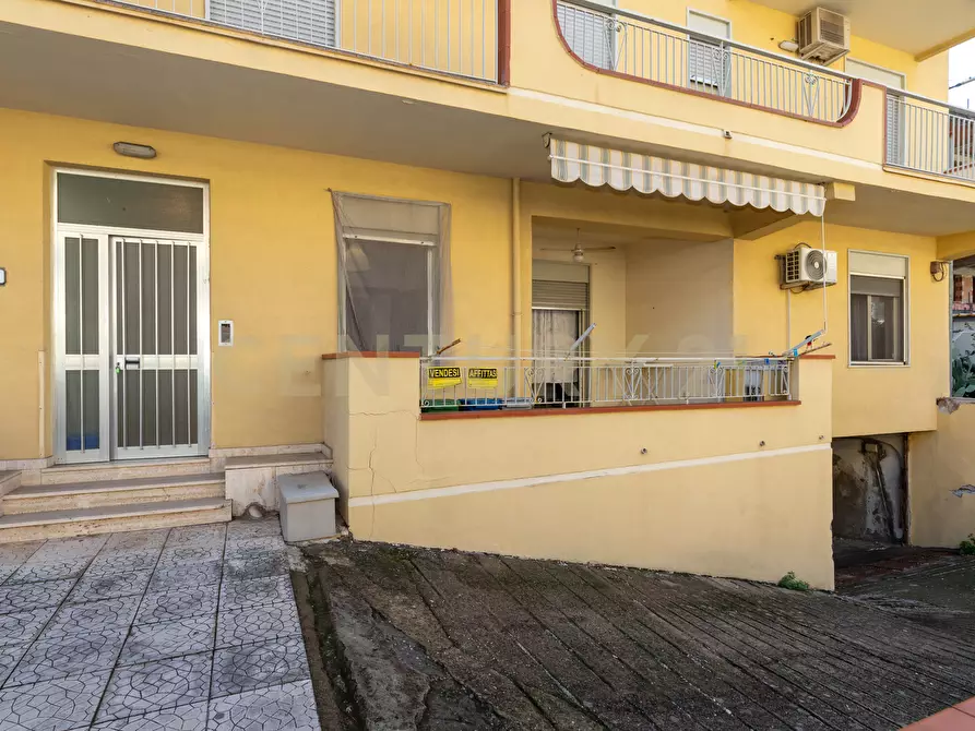 Immagine 26 di Trilocale in vendita  in Via Consolare Valeria 9797 a Sant'alessio Siculo