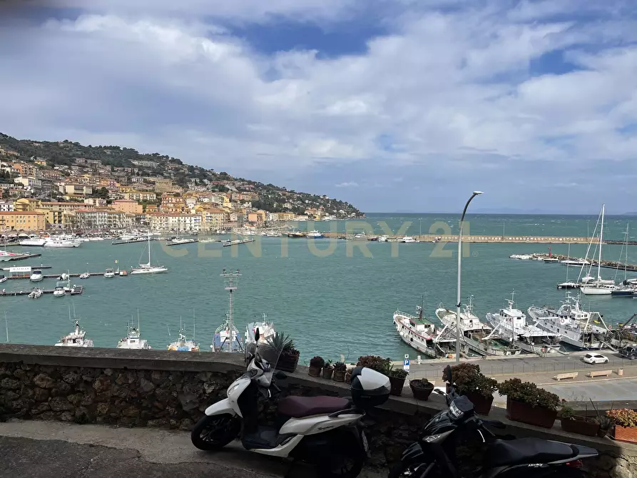 Immagine 1 di Trilocale in vendita  in Via Discesa del Valle 22 a Monte Argentario