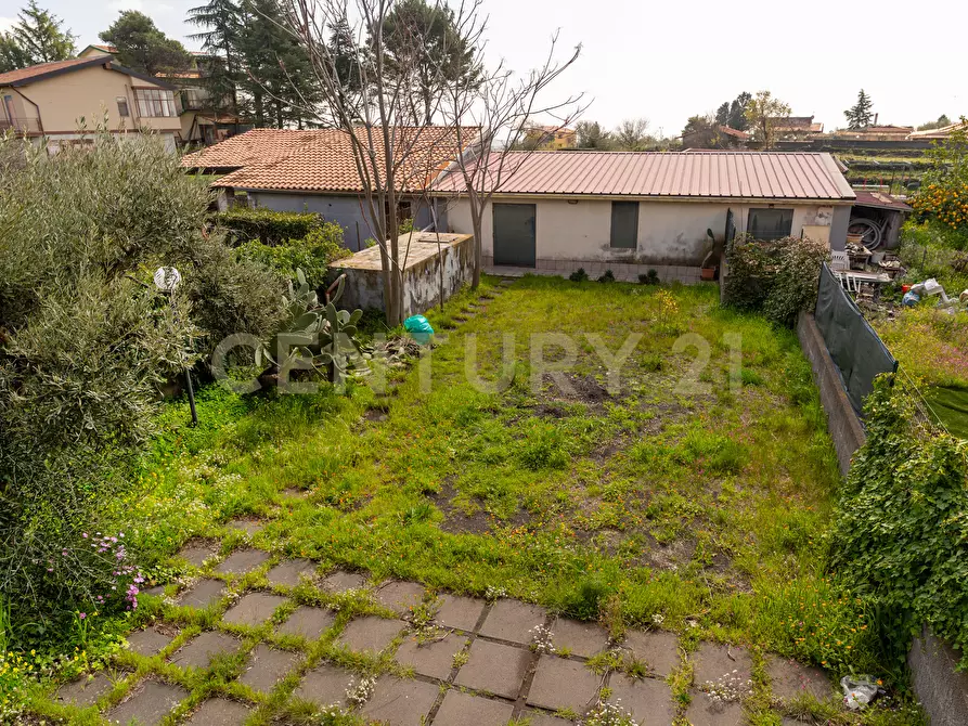 Immagine 55 di Casa bifamiliare in vendita  in Via Benedetto Croce 6 a Pedara