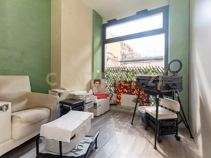 Immagine 23 di Locale commerciale in vendita  in Via del Bosco 163 a Catania