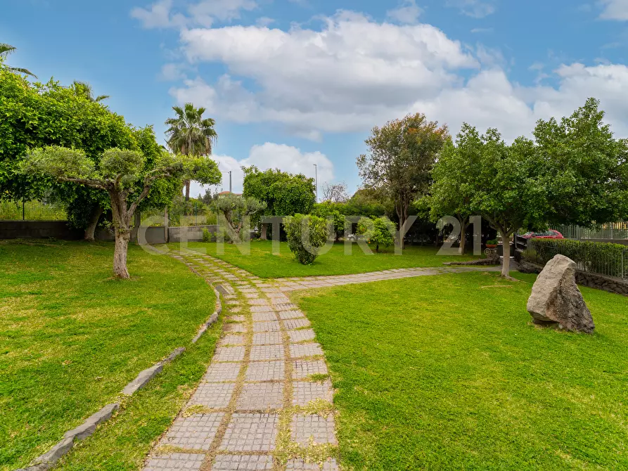 Immagine 15 di Attico in vendita  in Via Maria Gianni 85 a Catania