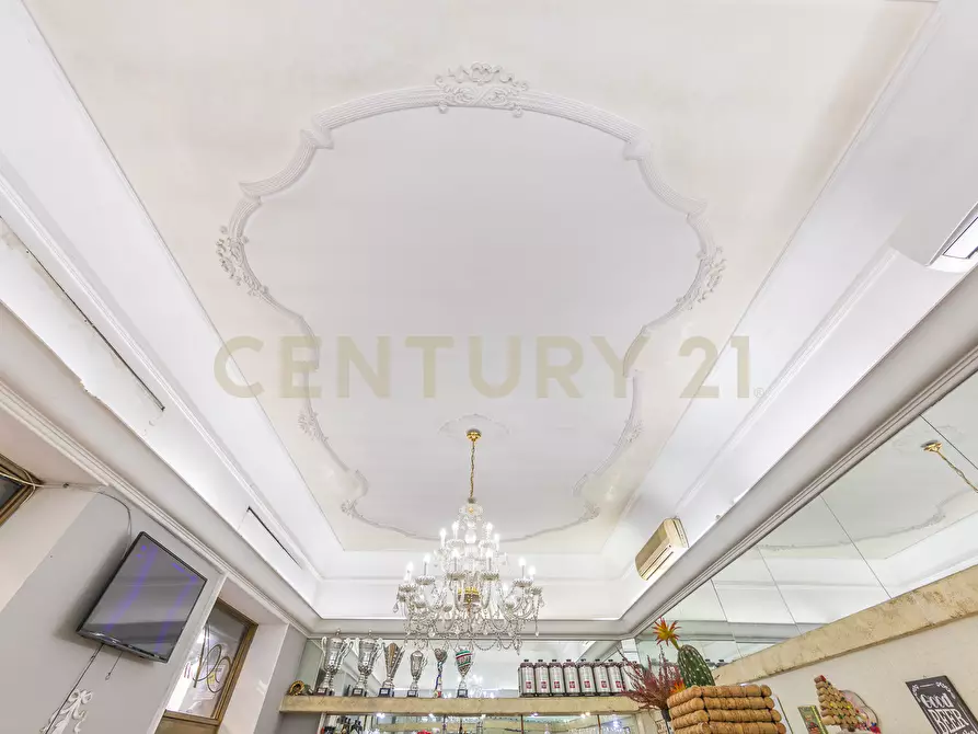 Immagine 21 di Quadrilocale in vendita  in Via Nemorense 26/28 a Roma