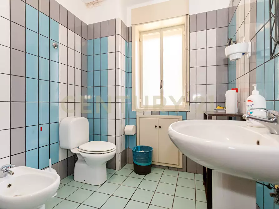 Immagine 26 di Pentalocale in vendita  in Via Grazia Deledda 2 a Catania