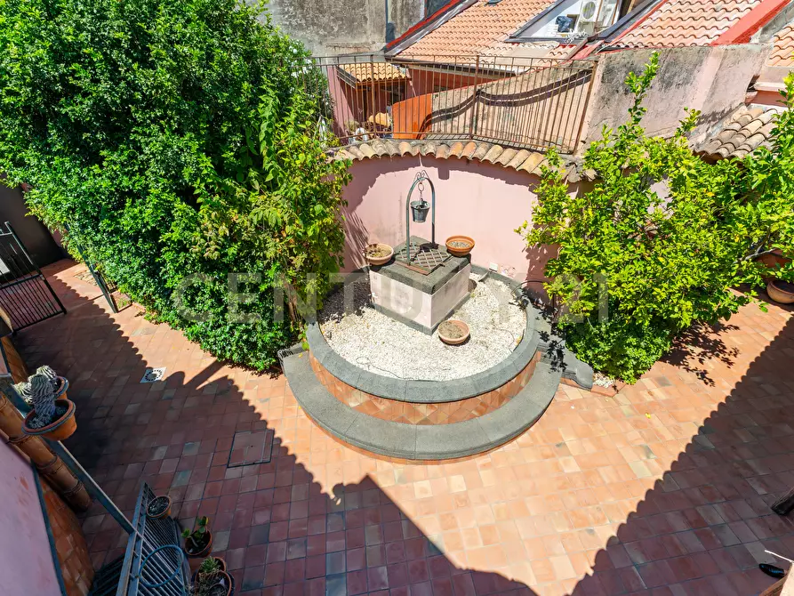 Immagine 22 di Locale commerciale in affitto  in Via Etnea 90 a Mascalucia