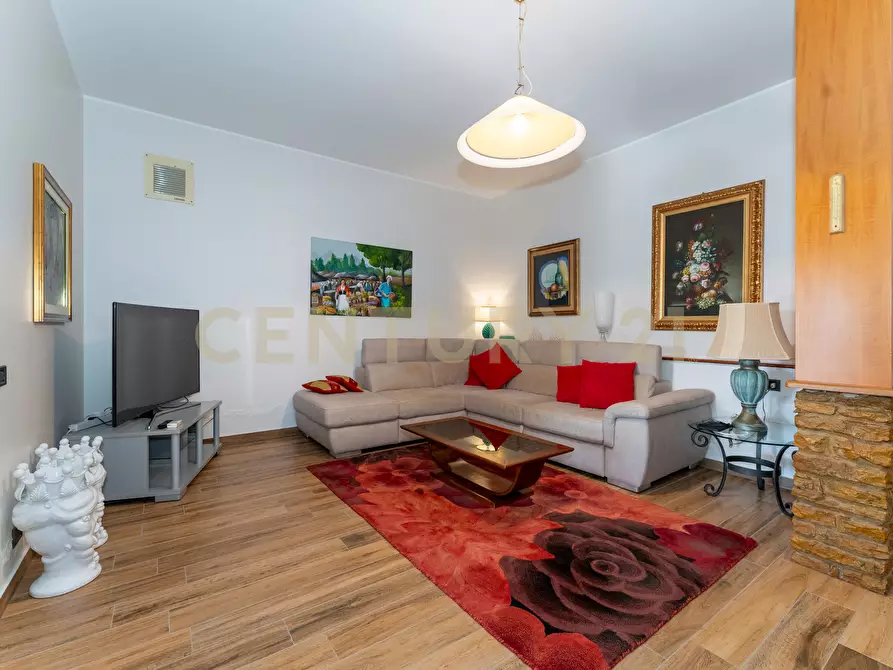 Immagine 15 di Villa in vendita  in Via Gela 95 a Caltagirone