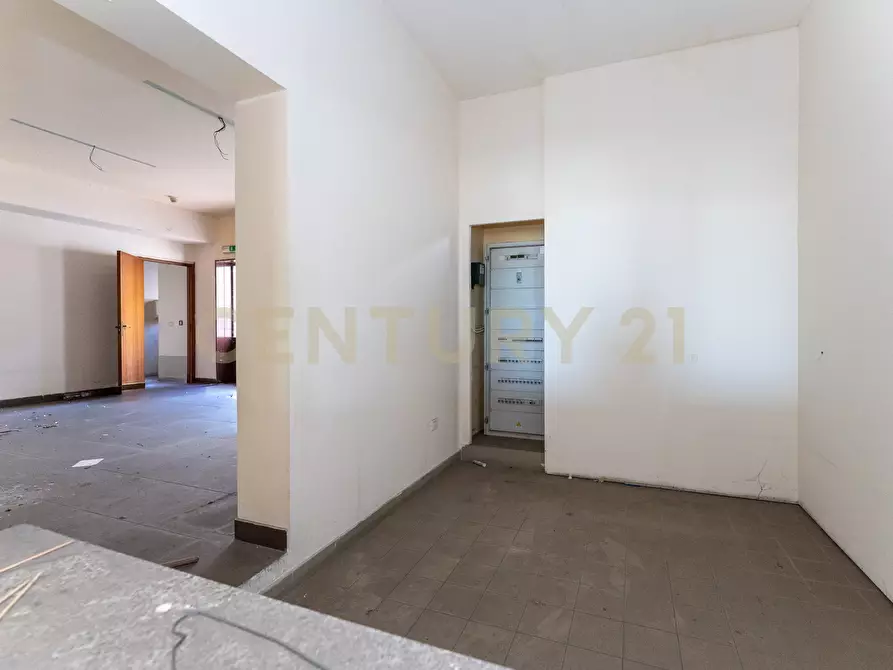Immagine 16 di Showroom in vendita  in Via delle Scuole 1 a Aci Castello
