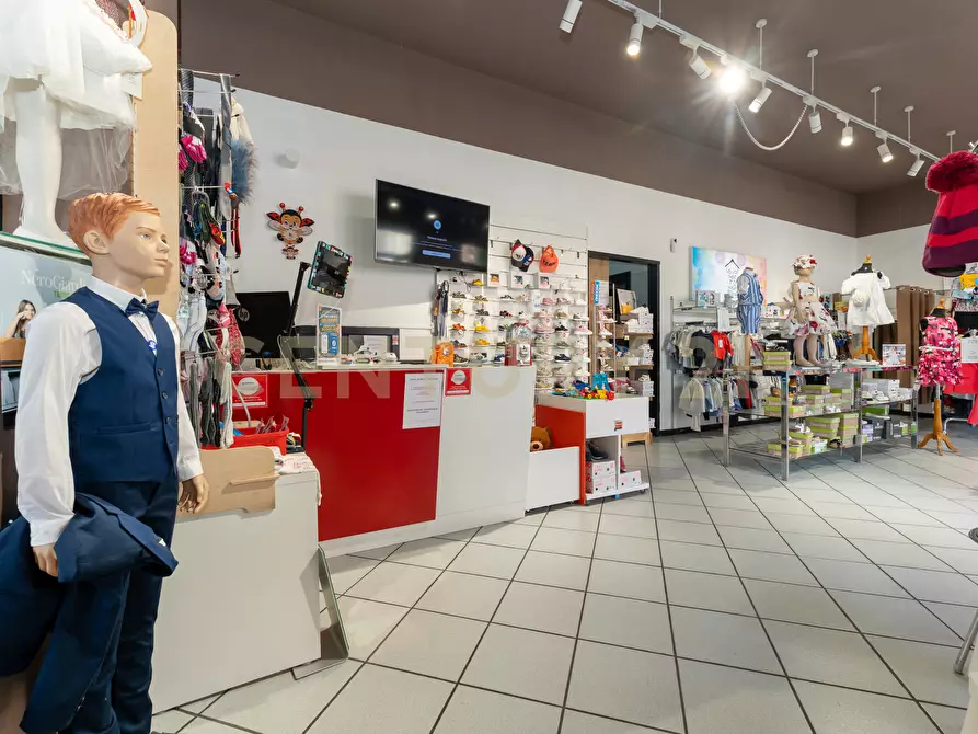 Immagine 16 di Attività commerciale in vendita  in Via Vittorio Emanuele 214 a Belpasso