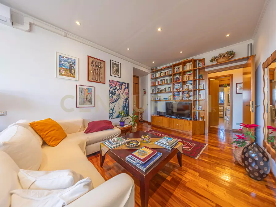 Immagine 3 di Trilocale in vendita  in Via Paolo Barison 14 a Roma