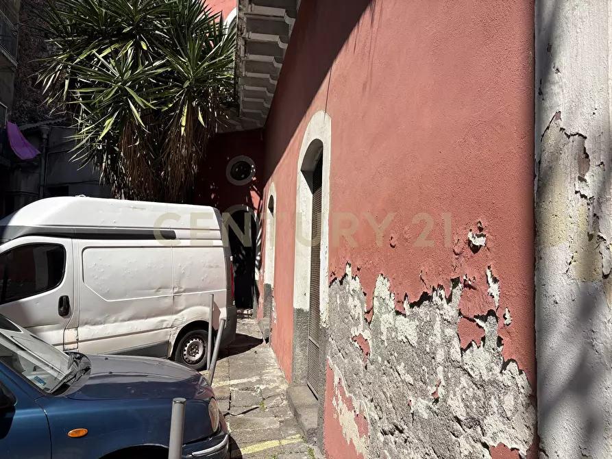 Immagine 30 di Locale commerciale in vendita  in Via 6 Aprile 61 a Catania