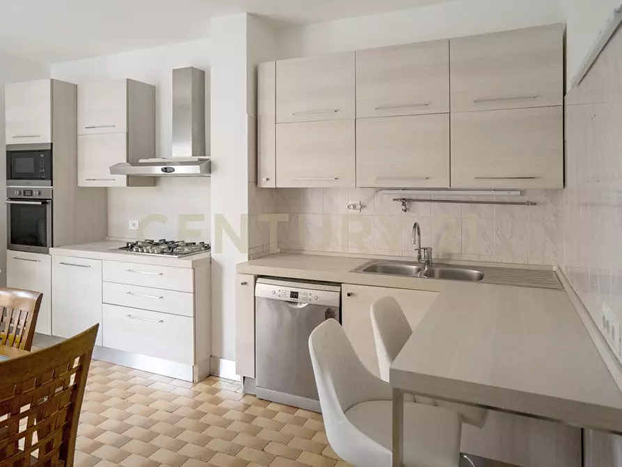 Immagine 2 di Pentalocale in vendita  in Via Umberto Maddalena 1 a Verona