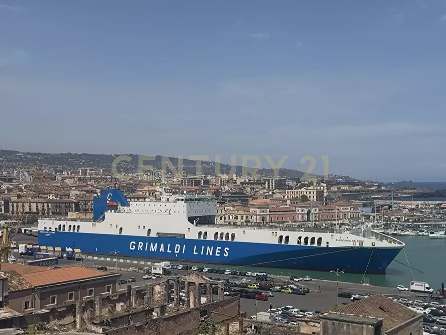 Immagine 3 di Palazzo in vendita  in Via Stella Polare 129 a Catania