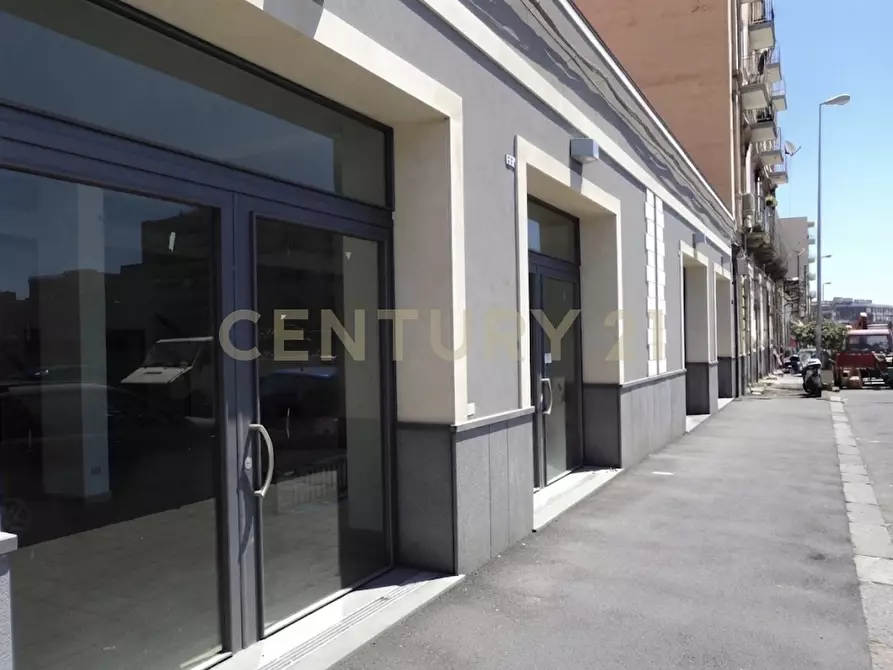 Immagine 22 di Locale commerciale in vendita  in Via Archimede 149 a Catania