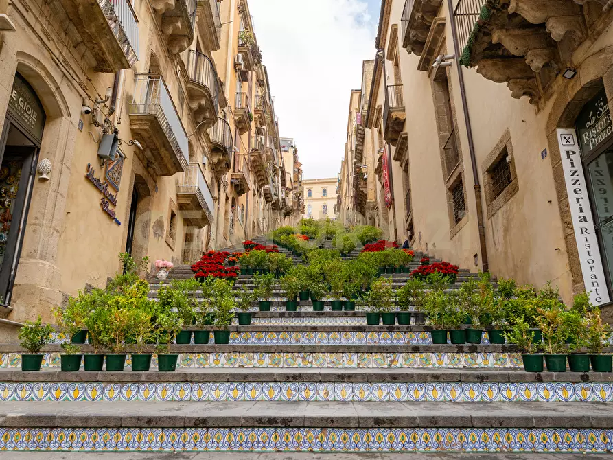 Immagine 42 di Appartamento in vendita  in VIA LUIGI STURZO 129 a Caltagirone