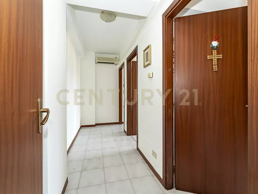 Immagine 27 di Quadrilocale in vendita  in Viale Librino 1 a Catania