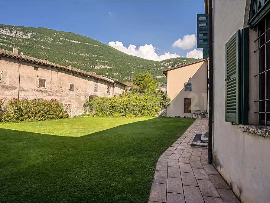 Immagine 106 di Villa in vendita  in Via Adige 25 a Brentino Belluno