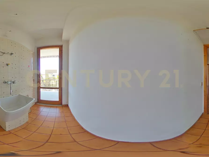 Immagine 48 di Trilocale in vendita  in Via Nazionale a Aci Castello