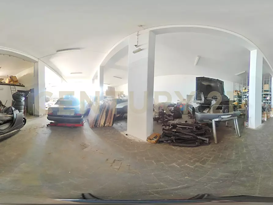 Immagine 38 di Locale commerciale in vendita  in Via Antonio Prestinenza 7 a Catania