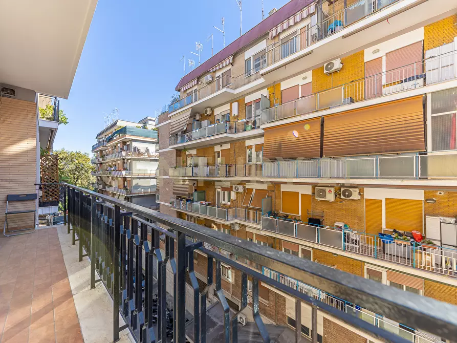 Immagine 33 di Trilocale in vendita  in Via Luigi Rava 9 a Roma