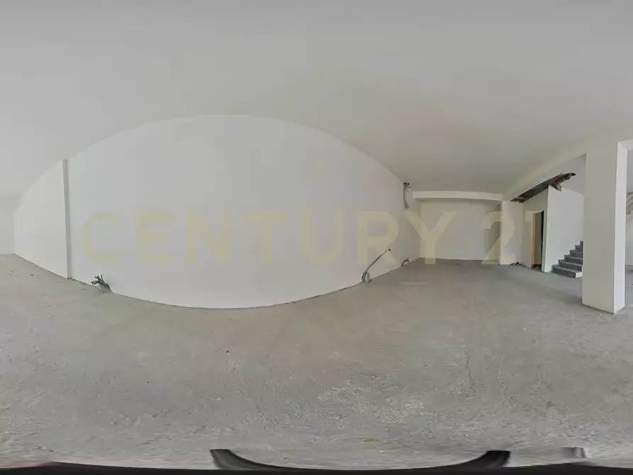 Immagine 33 di Locale commerciale in vendita  in Via Firenze 205 a Aci Castello