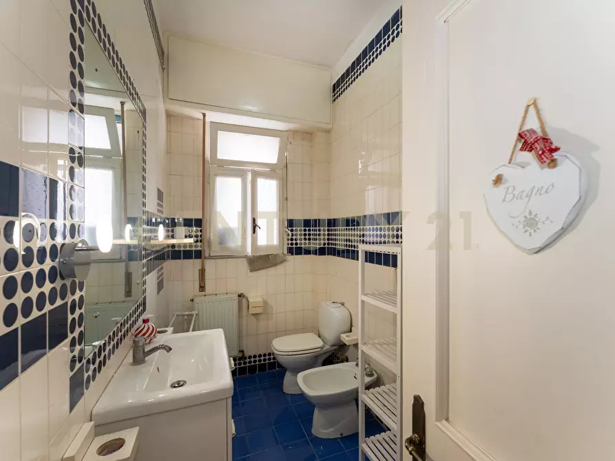 Immagine 20 di Pentalocale in vendita  in Via Enna 15 a Catania