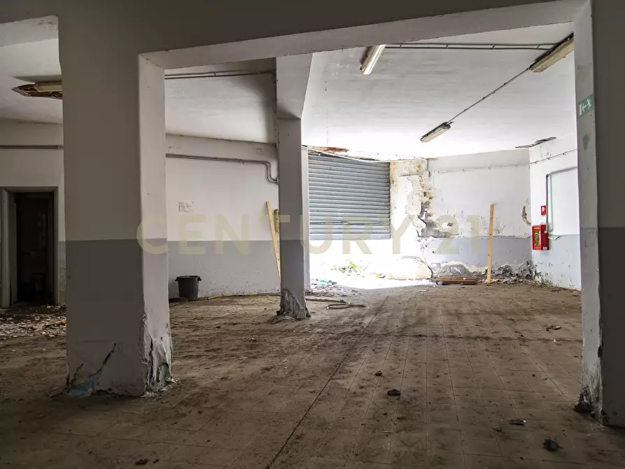 Immagine 15 di Locale commerciale in vendita  in Via Renato Fucini 10 a Catania