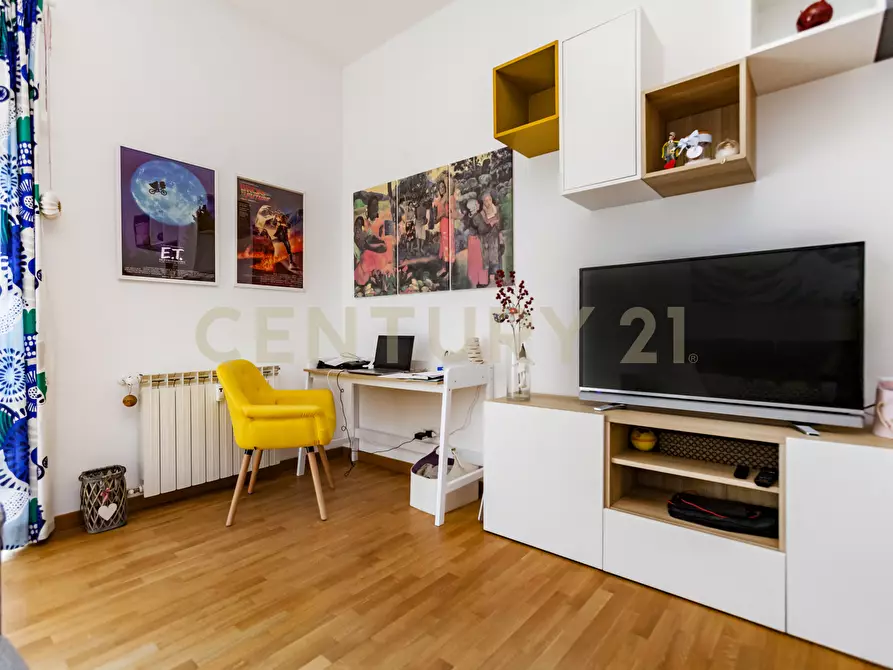 Immagine 4 di Trilocale in vendita  in Via Vetulonia 45 a Roma