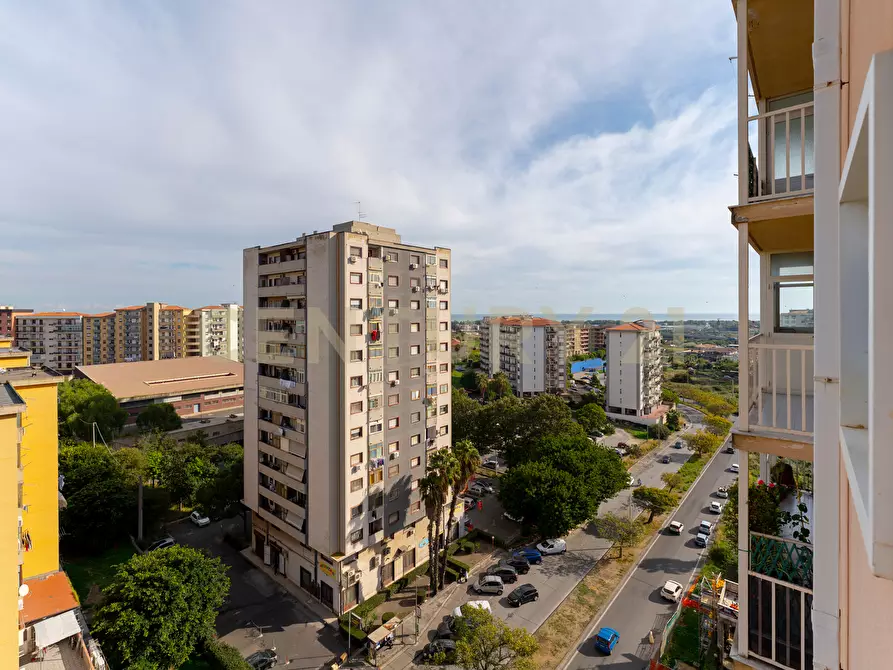 Immagine 41 di Quadrilocale in vendita  in Viale Librino 1 a Catania