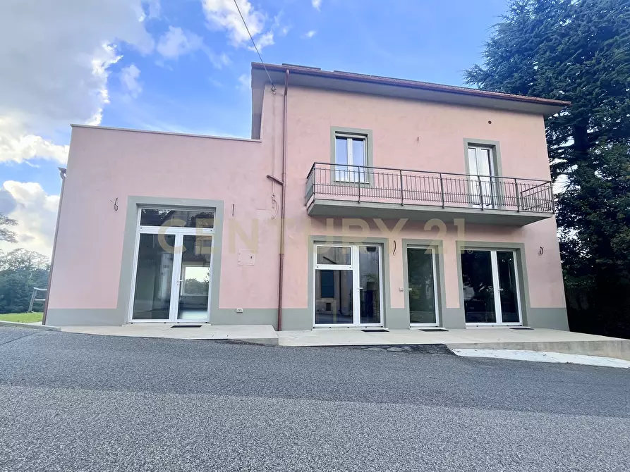 Immagine 47 di Villa in vendita  in Piazza Barbana 35 a Scansano