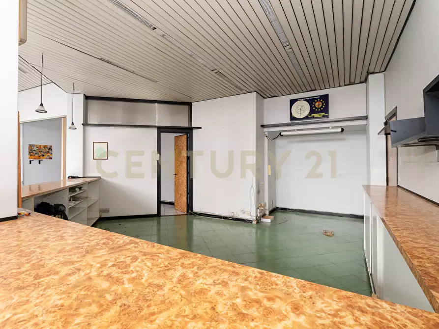 Immagine 9 di Magazzino in vendita  in Via Convento del Carmine 6 a Tremestieri Etneo