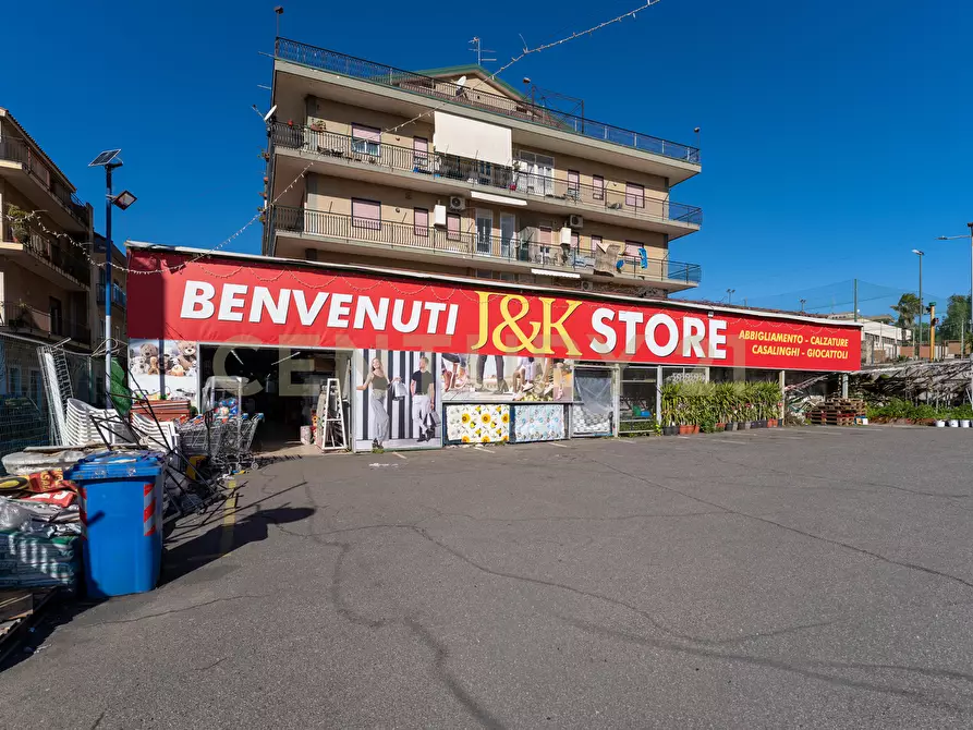 Immagine 6 di Attività commerciale in vendita  in Via Nizzeti 6 a Aci Catena