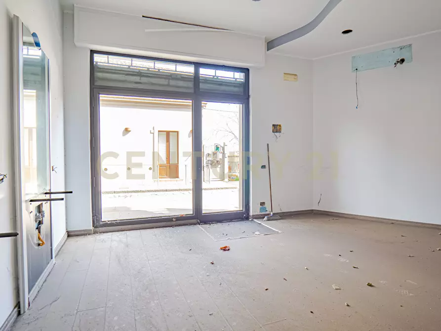 Immagine 12 di Locale commerciale in vendita  in Via Provinciale 194 a Santa Venerina