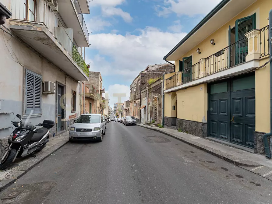 Immagine 23 di Bilocale in vendita  in Via Wrzì 128 a Catania