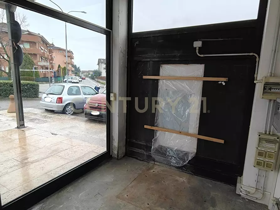 Immagine 7 di Locale commerciale in vendita  in Via degli Scaligeri a Bussolengo