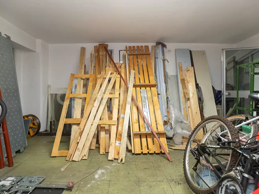 Immagine 23 di Locale commerciale in vendita  in Via Timoleone 1a a Catania