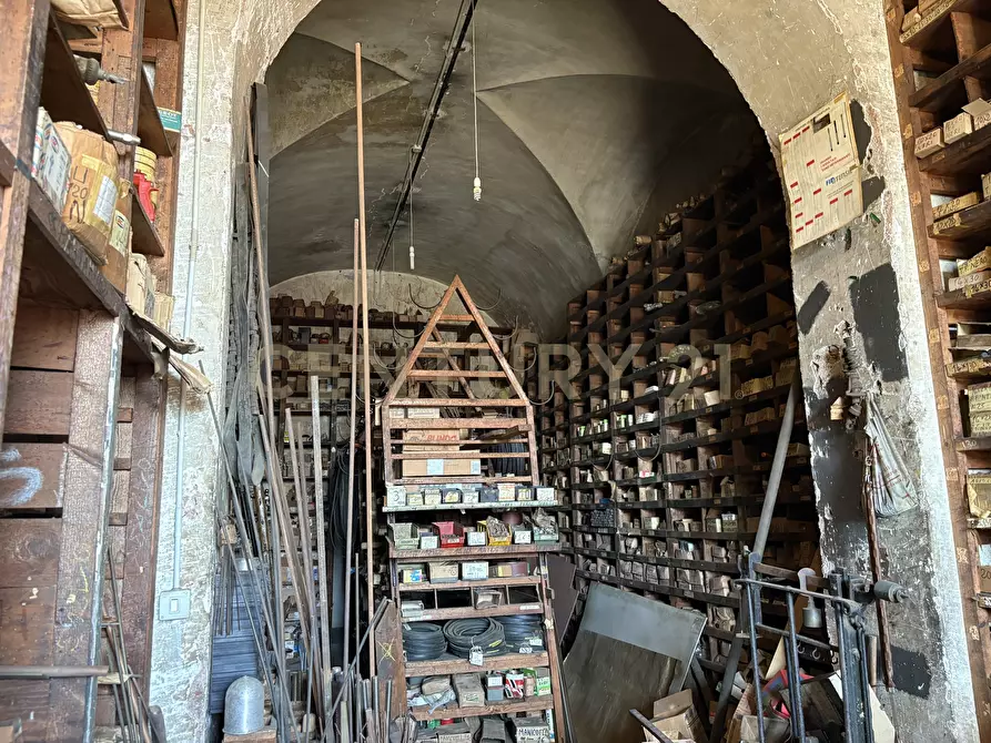 Immagine 33 di Locale commerciale in vendita  in Via 6 Aprile 59 a Catania