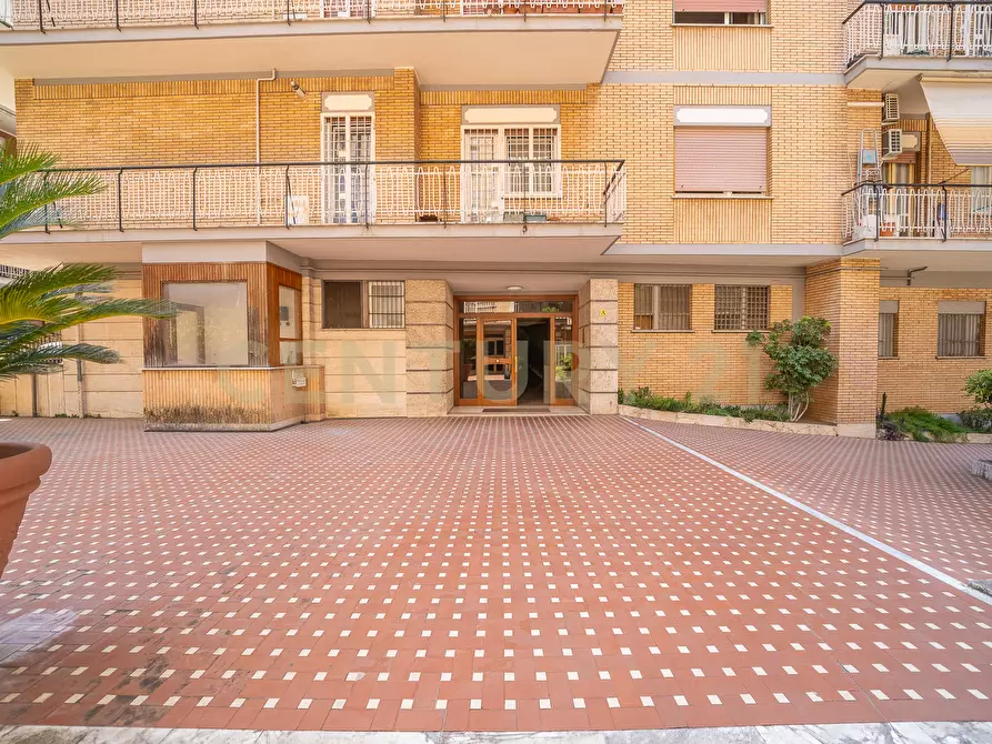 Immagine 93 di Trilocale in vendita  in Via Carlo Dossi 80 a Roma