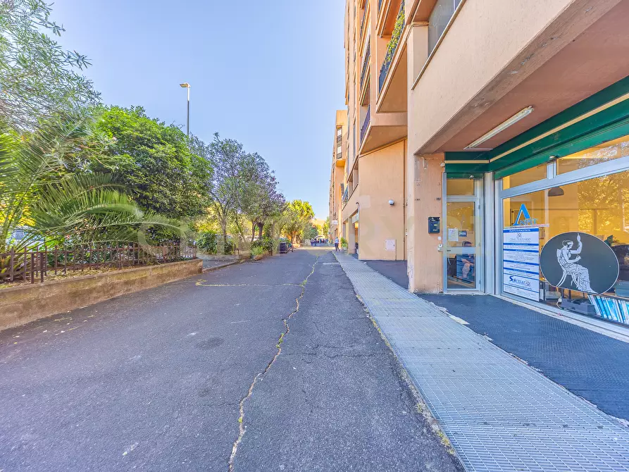Immagine 38 di Locale commerciale in vendita  in VIA AUGUSTA GENINA 16 a Roma