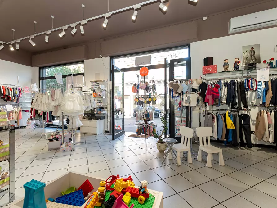 Immagine 11 di Attività commerciale in vendita  in Via Vittorio Emanuele 214 a Belpasso