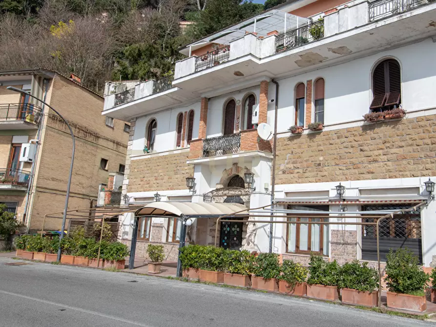 Immagine 40 di Locale commerciale in vendita  in Via Nemorense 19 a Nemi