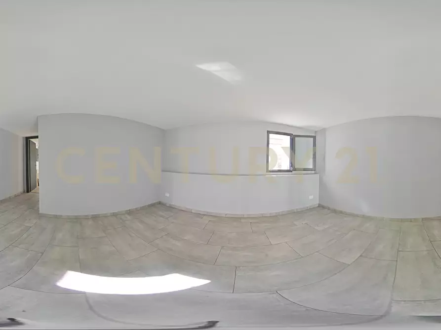 Immagine 40 di Locale commerciale in vendita  in Via Mario Sangiorgi 56 a Catania