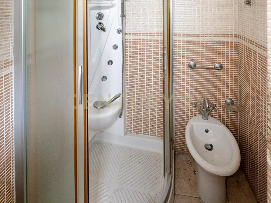 Immagine 24 di Pentalocale in vendita  in Via Edmondo de Amicis 62 a Catania