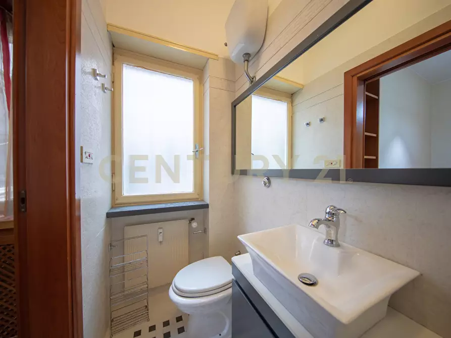 Immagine 27 di Trilocale in vendita  in Via Bevagna 56 a Roma