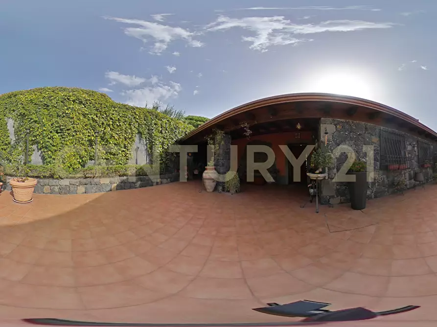 Immagine 97 di Villa in vendita  in Via Brinzio 20 a Aci Catena