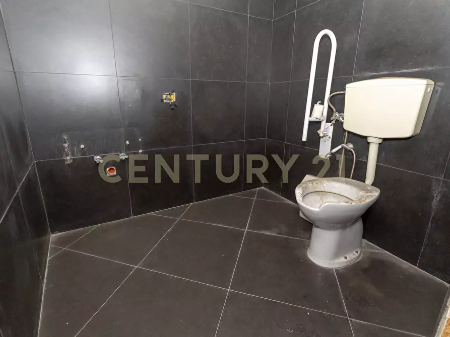 Immagine 12 di Attività commerciale in vendita  in Via Paolo Lopis 19/M a Catania